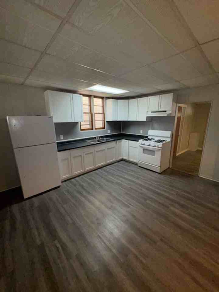 1124 Spruce St - Photo 3 of 10