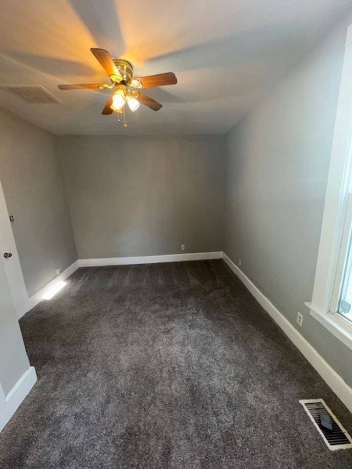 1245 E Illinois St - Photo 5 of 7