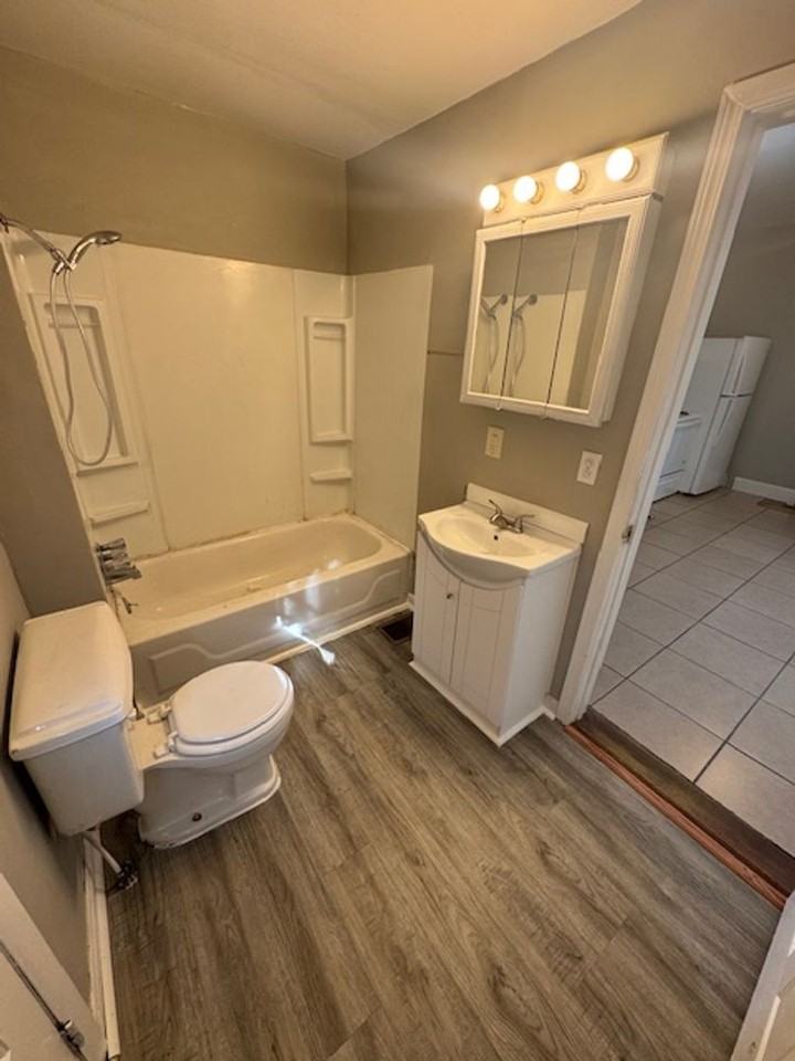 1245 E Illinois St - Photo 6 of 7