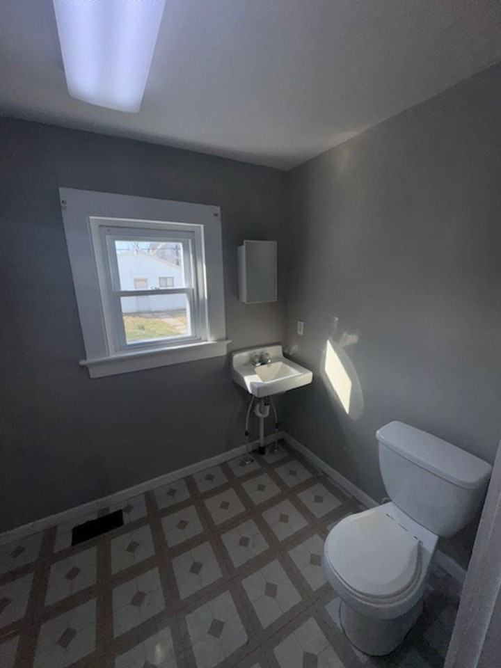 1245 E Illinois St - Photo 7 of 7