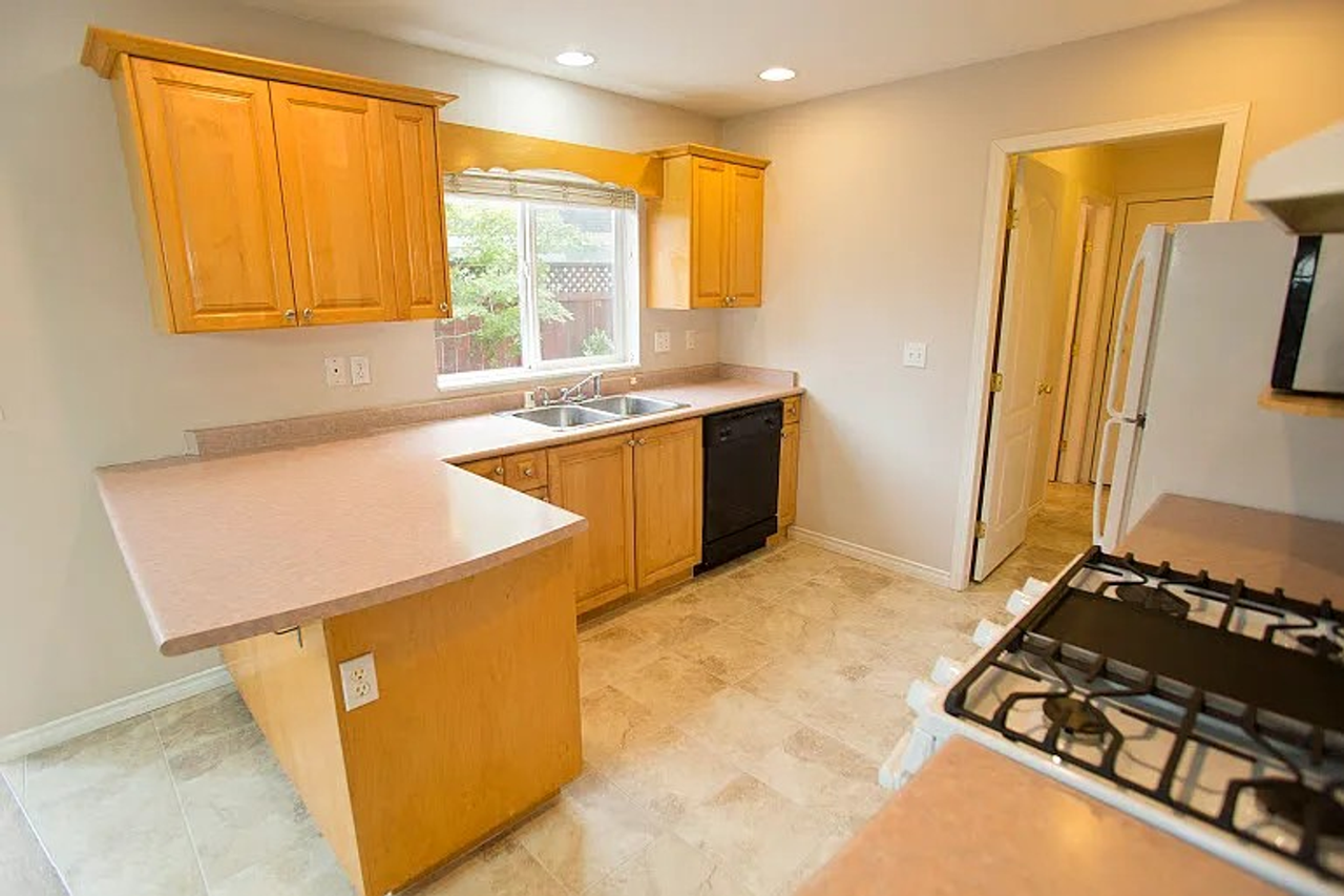 4210 Archer Dr - Photo 3 of 16