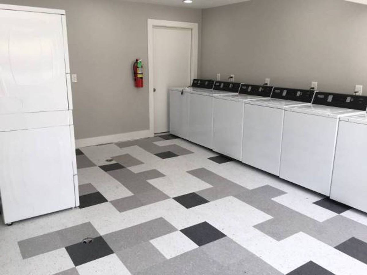 8300 Calmont Ave - Photo 5 of 15