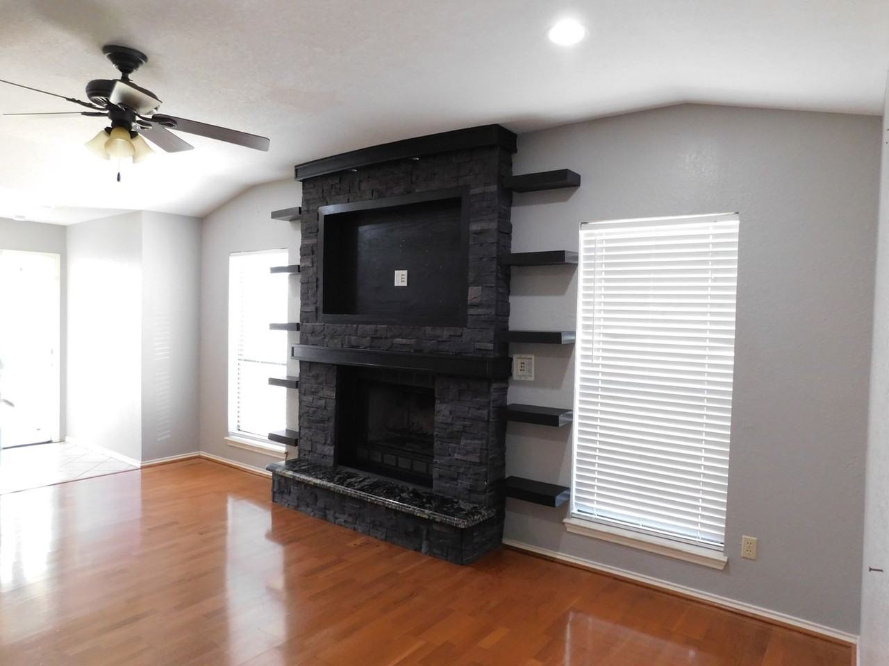 114 Caballo Dr - Photo 5 of 10