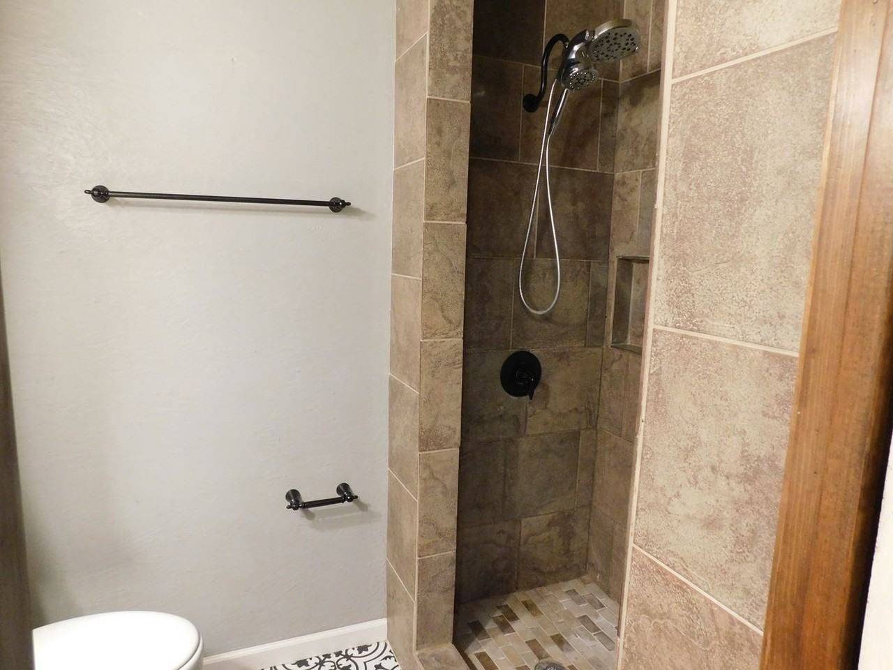 114 Caballo Dr - Photo 6 of 10