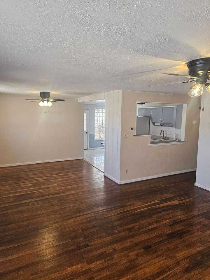 8384 Capeview Ave - Photo 2 of 26