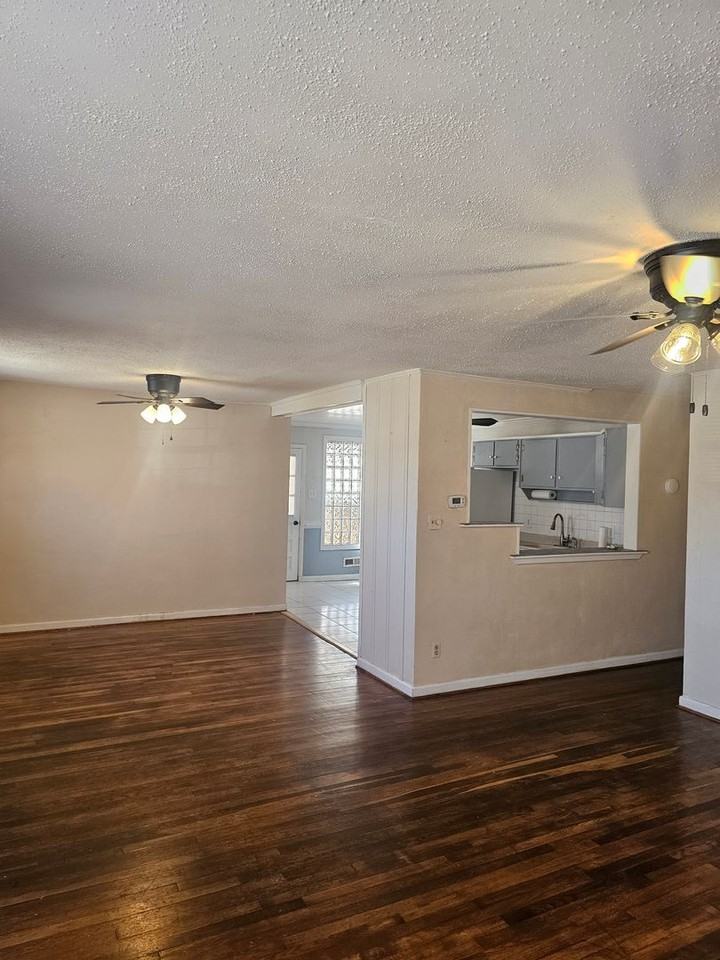 8384 Capeview Ave - Photo 3 of 26