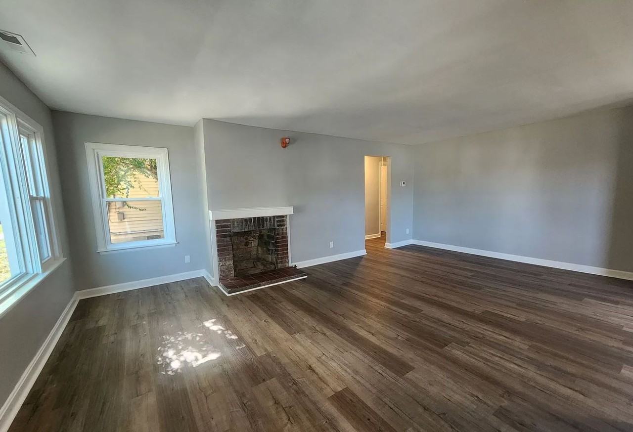 1244 Algonquin Pkwy - Photo 2 of 9