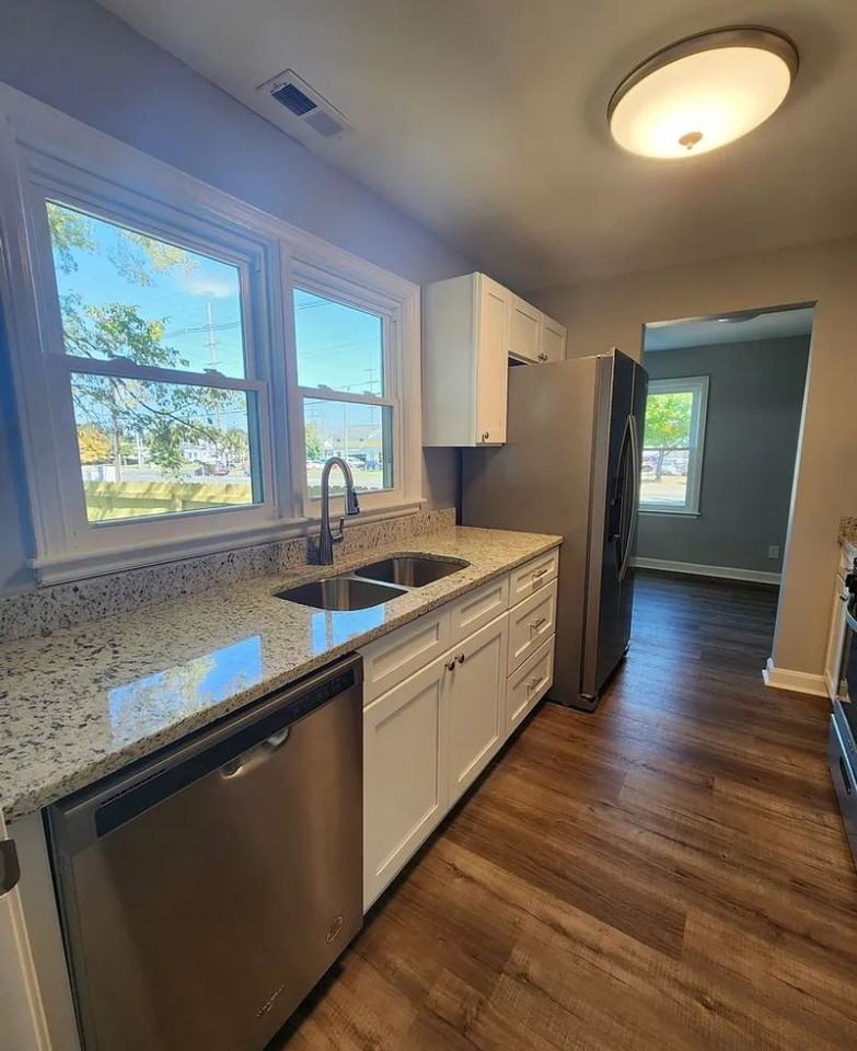 1244 Algonquin Pkwy - Photo 4 of 9