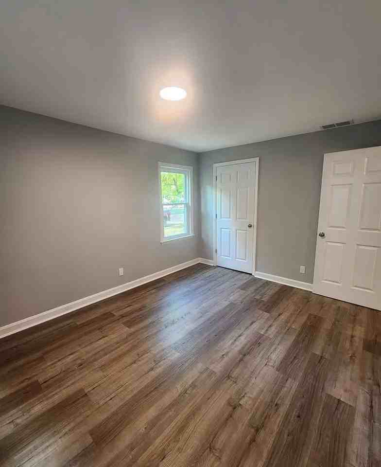 1244 Algonquin Pkwy - Photo 6 of 9