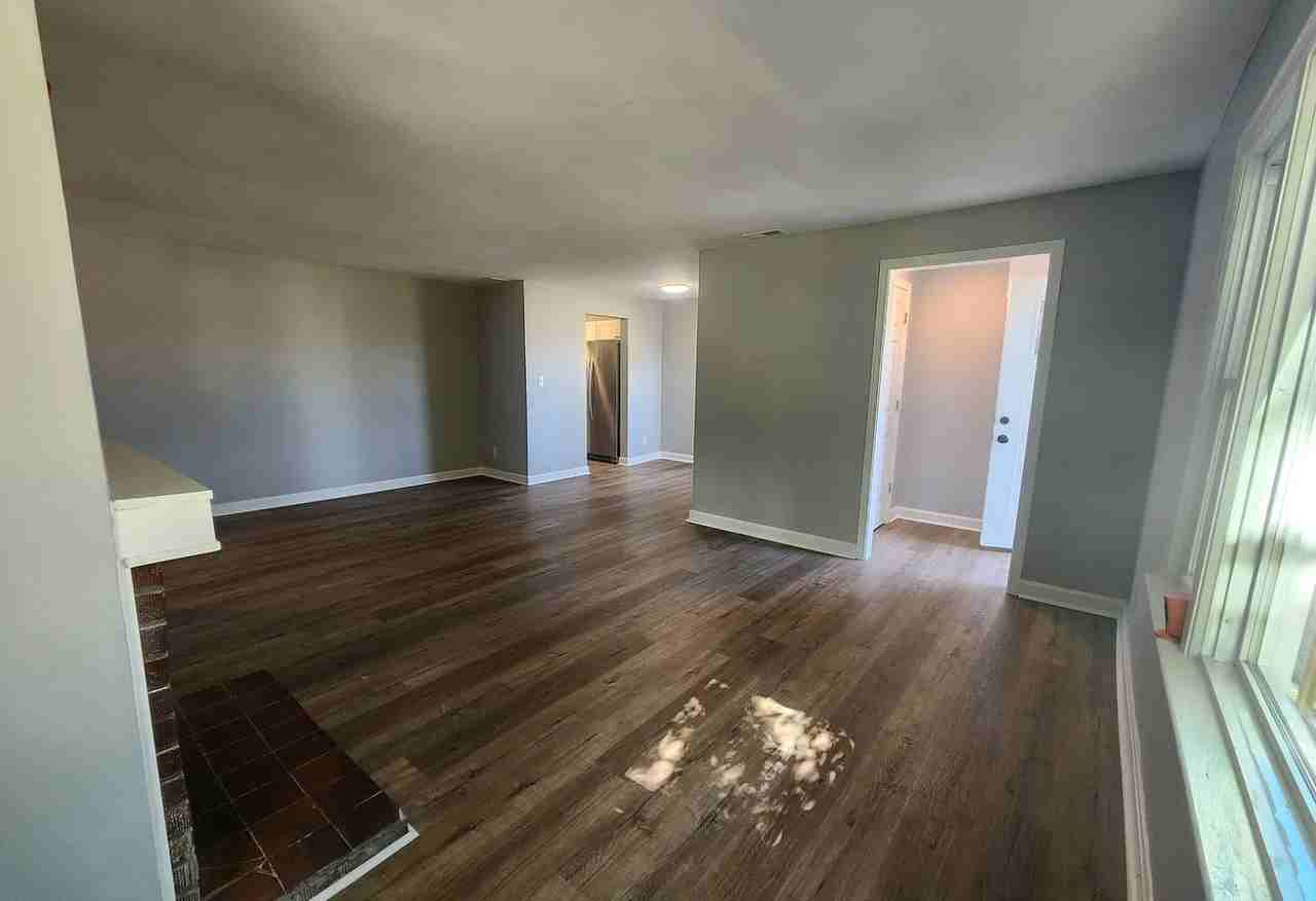 1244 Algonquin Pkwy - Photo 7 of 9