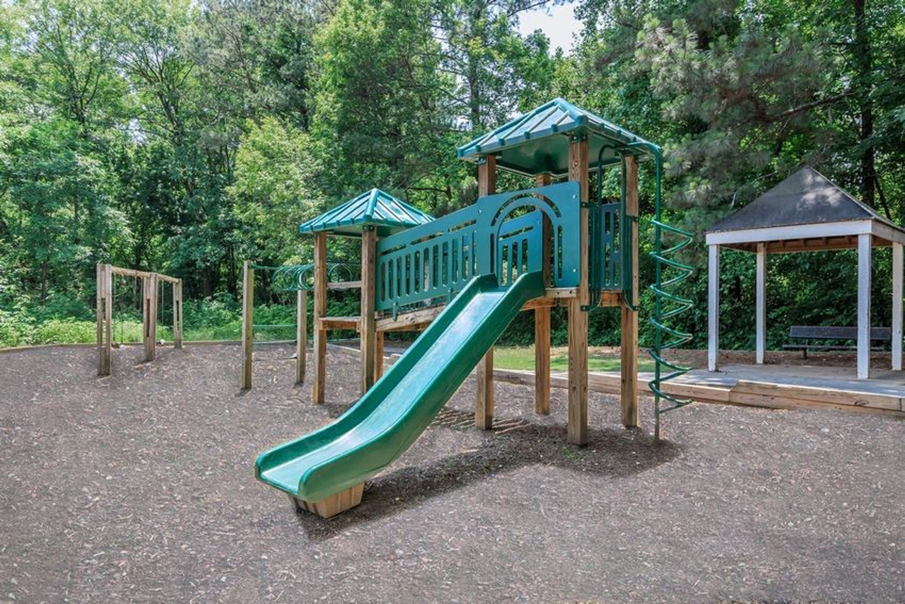 33 Ninety Apartments - Photo 7 of 50