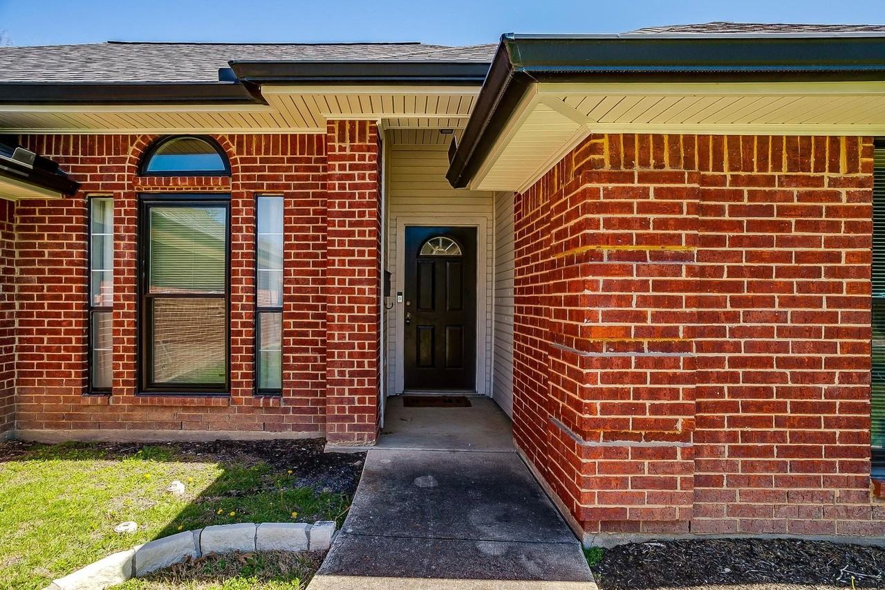 2660 Rosebud Ln - Photo 2 of 20