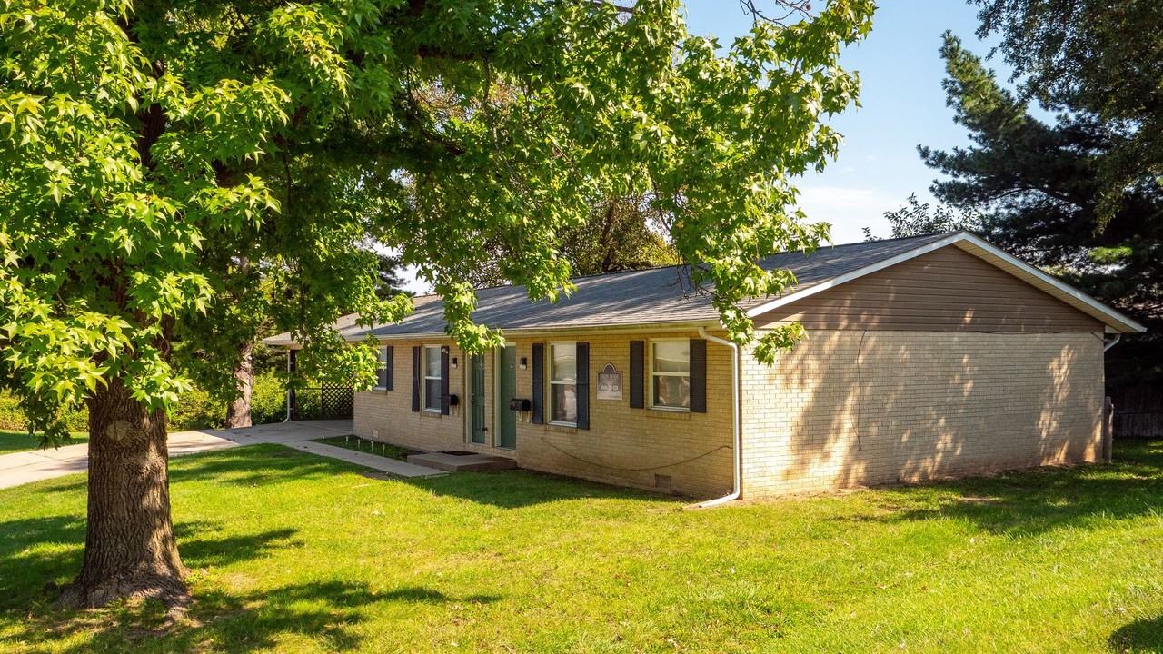 Green Door Apartments - Photo 7 of 50