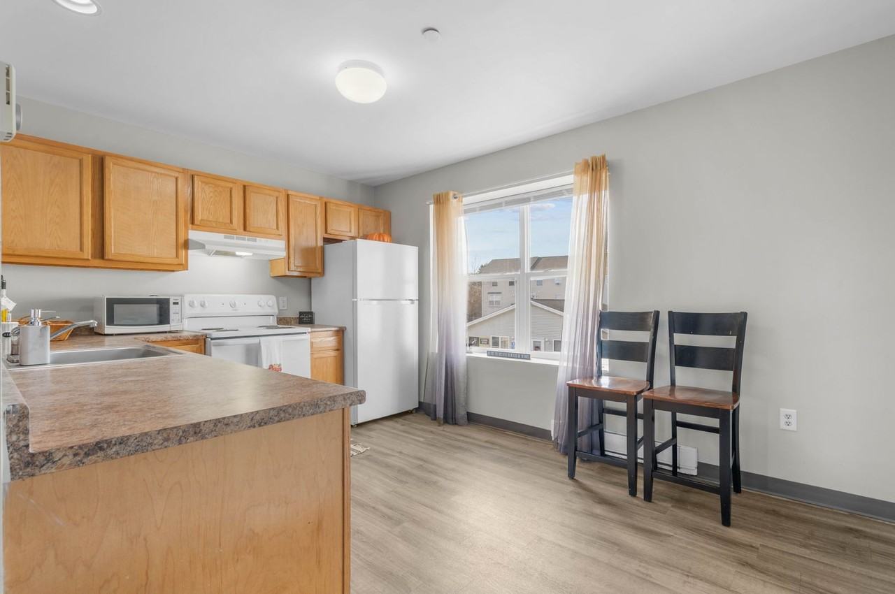 190 Pine Rock Ave - Photo 3 of 19