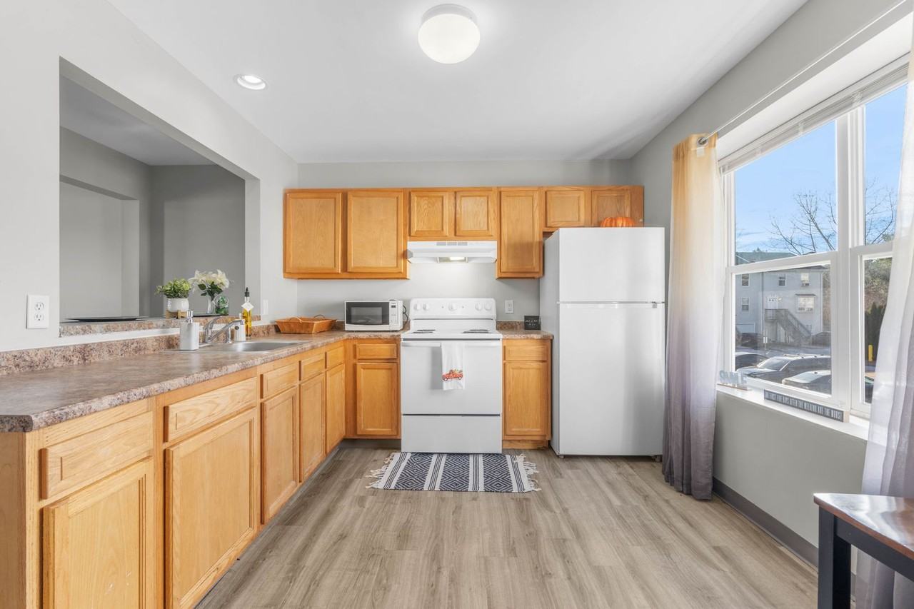 190 Pine Rock Ave - Photo 4 of 19