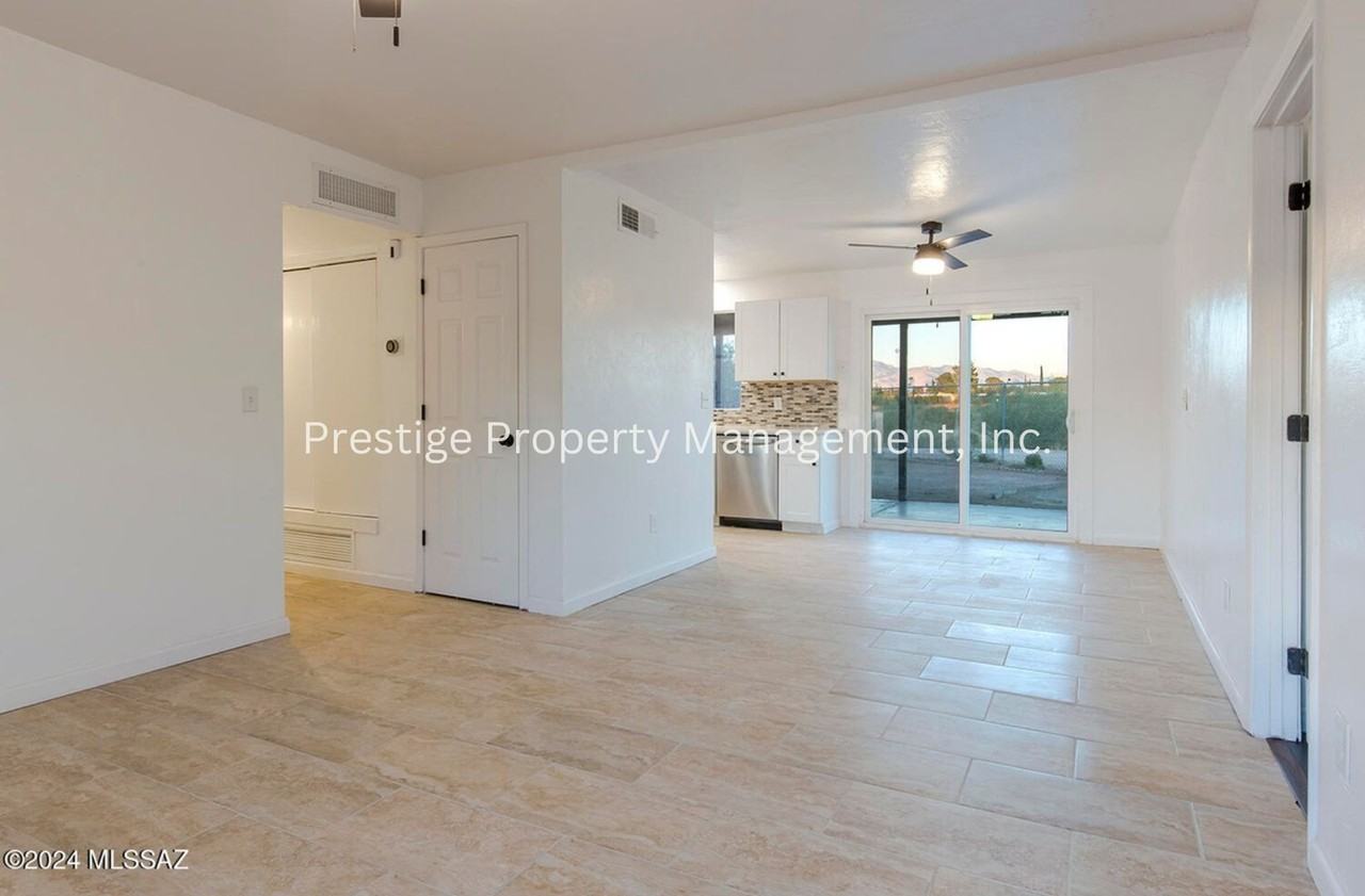 2301 S Saddleback Ave - Photo 4 of 21