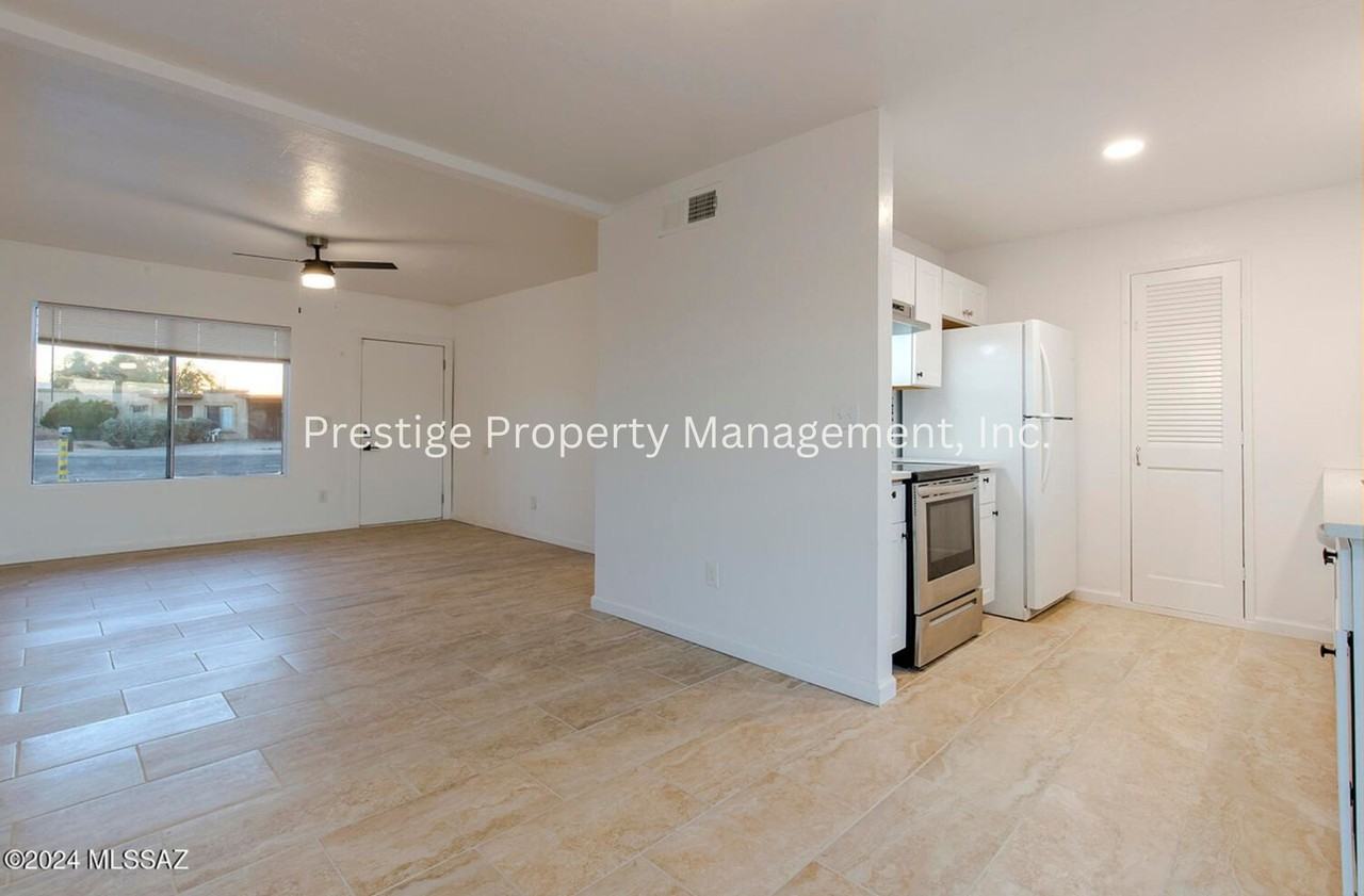 2301 S Saddleback Ave - Photo 6 of 21