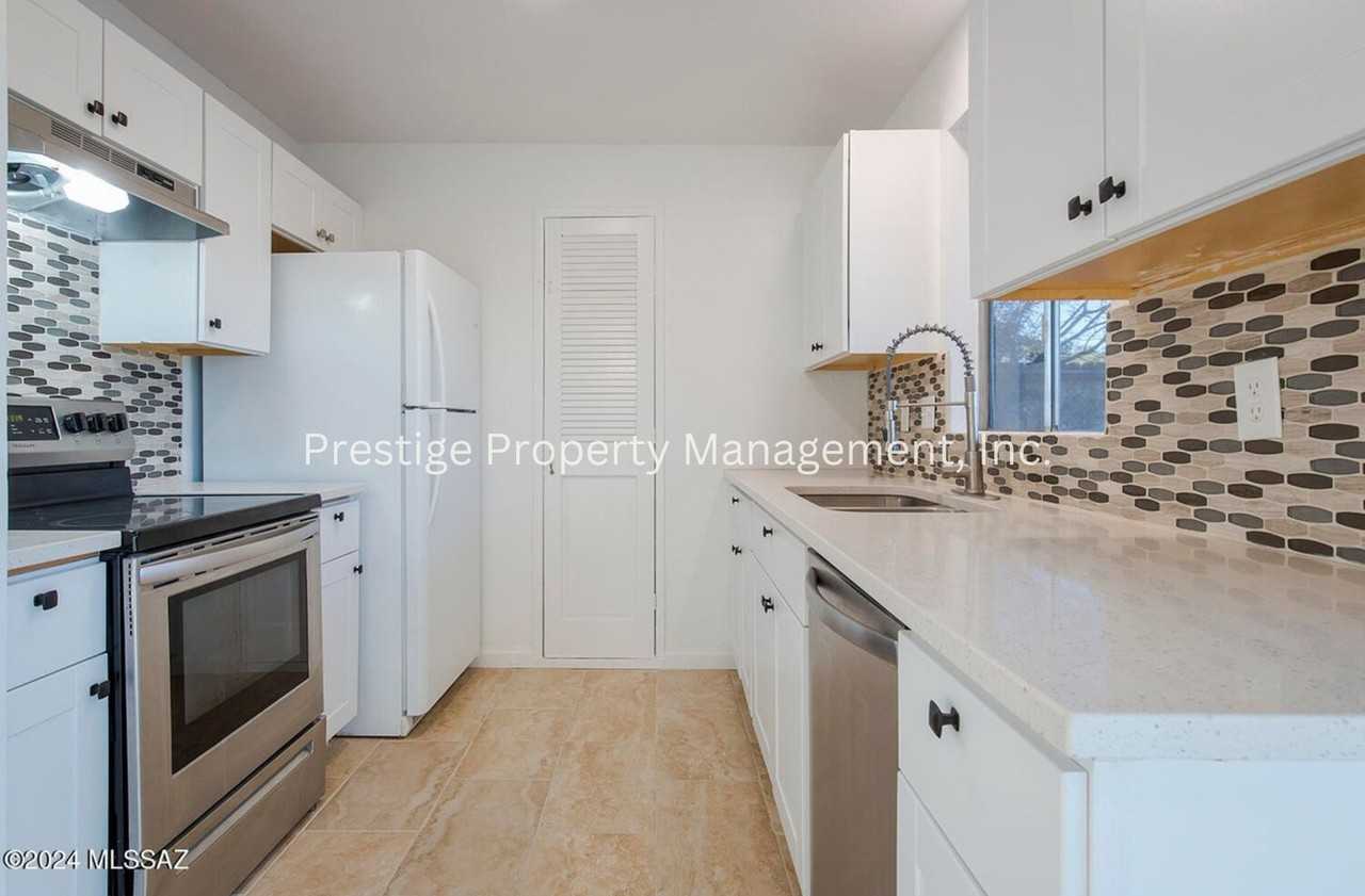 2301 S Saddleback Ave - Photo 7 of 21