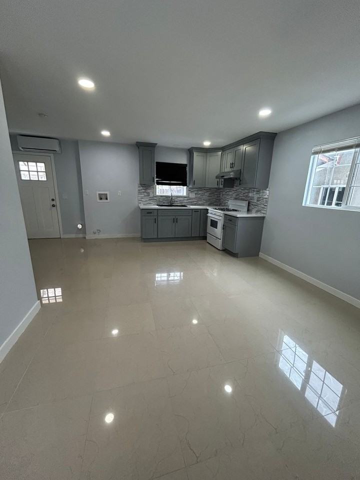 11166 Woodbury Rd - Photo 3 of 12