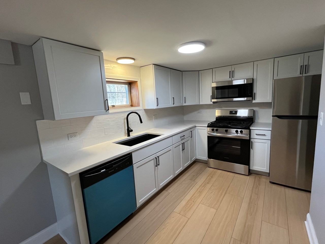 6427 Elm Street #G - Photo 3 of 10