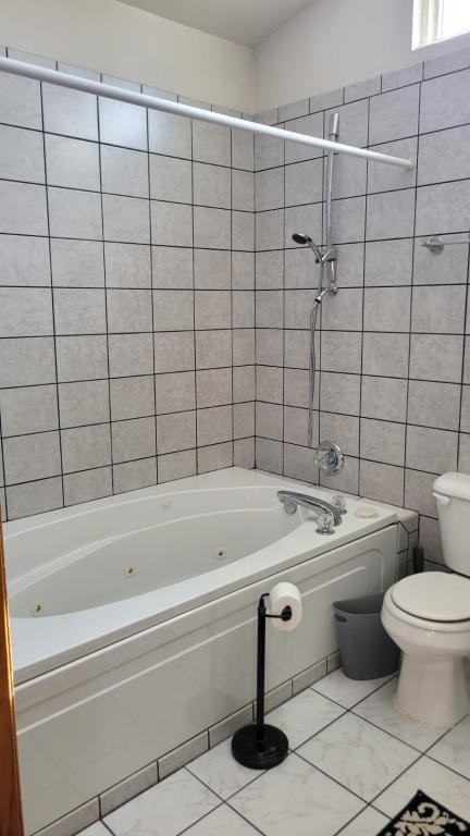 3508 Chestnut Ave - Photo 6 of 8