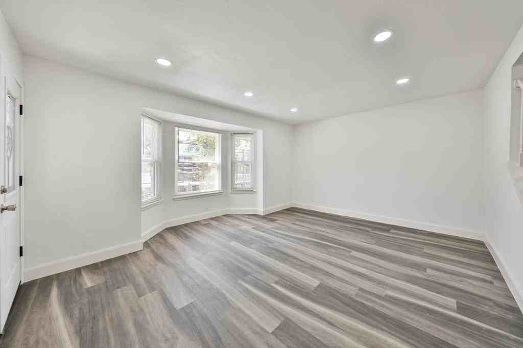 5333 Callaghan Rd - Photo 3 of 38