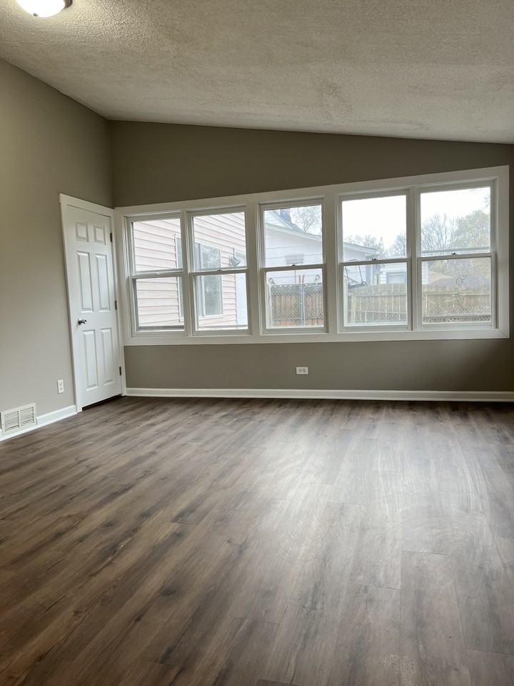 310 Highmoor Dr - Photo 2 of 22