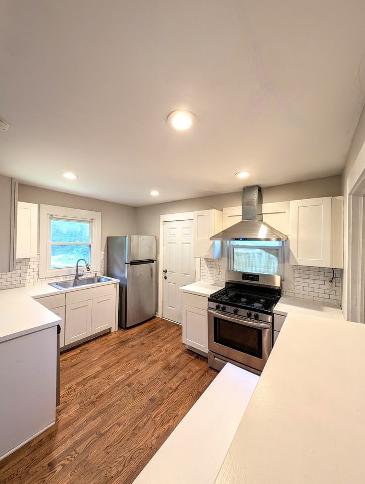 835 Hargis St Se #1 - Photo 2 of 6