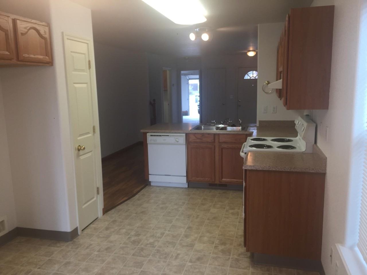 1292 Clearsprings Dr - Photo 3 of 18