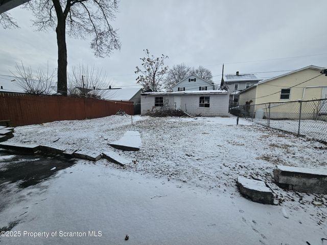 1045 Prescott Ave - Photo 3 of 15