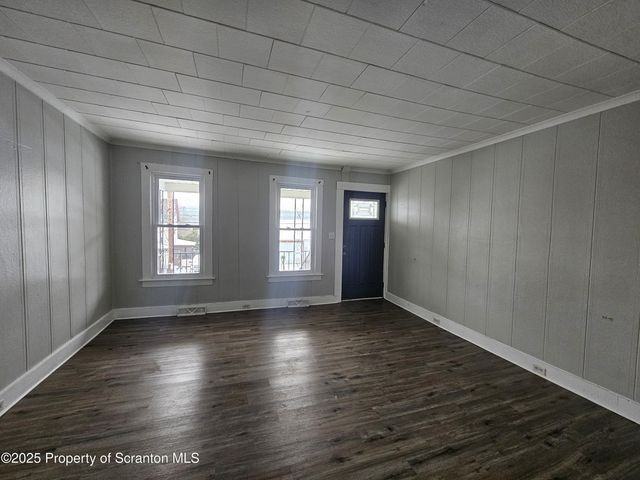 1045 Prescott Ave - Photo 4 of 15