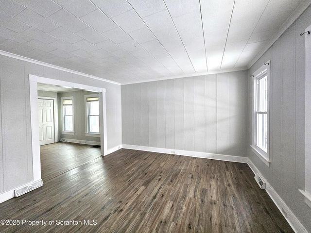 1045 Prescott Ave - Photo 3 of 15