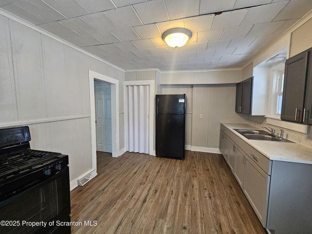 1045 Prescott Ave - Photo 3 of 15