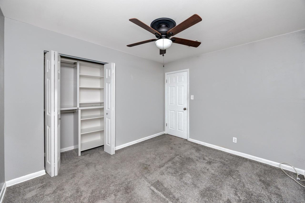 4514 S Shamrock Rd - Photo 4 of 43