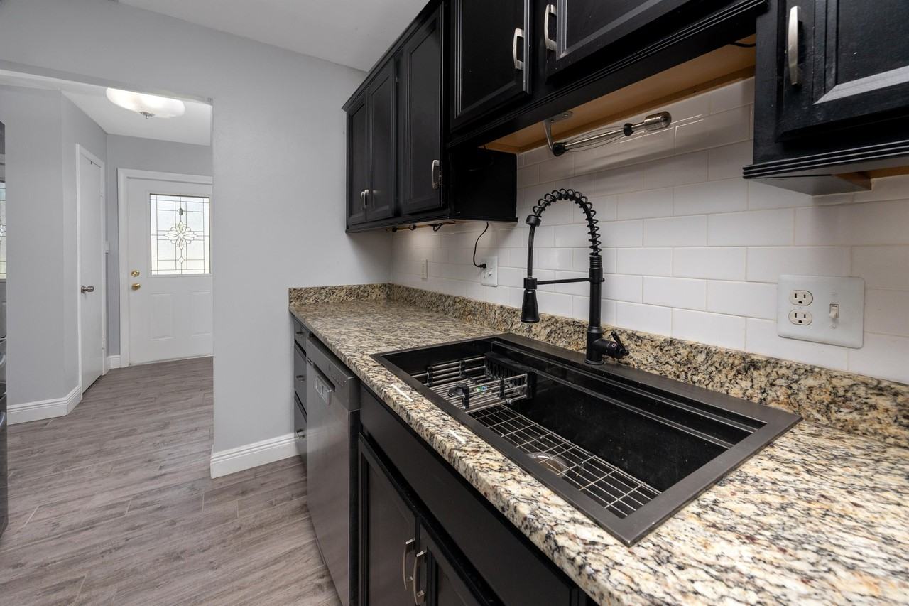 4514 S Shamrock Rd - Photo 6 of 43