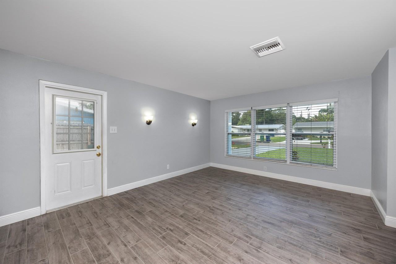 4514 S Shamrock Rd - Photo 2 of 43
