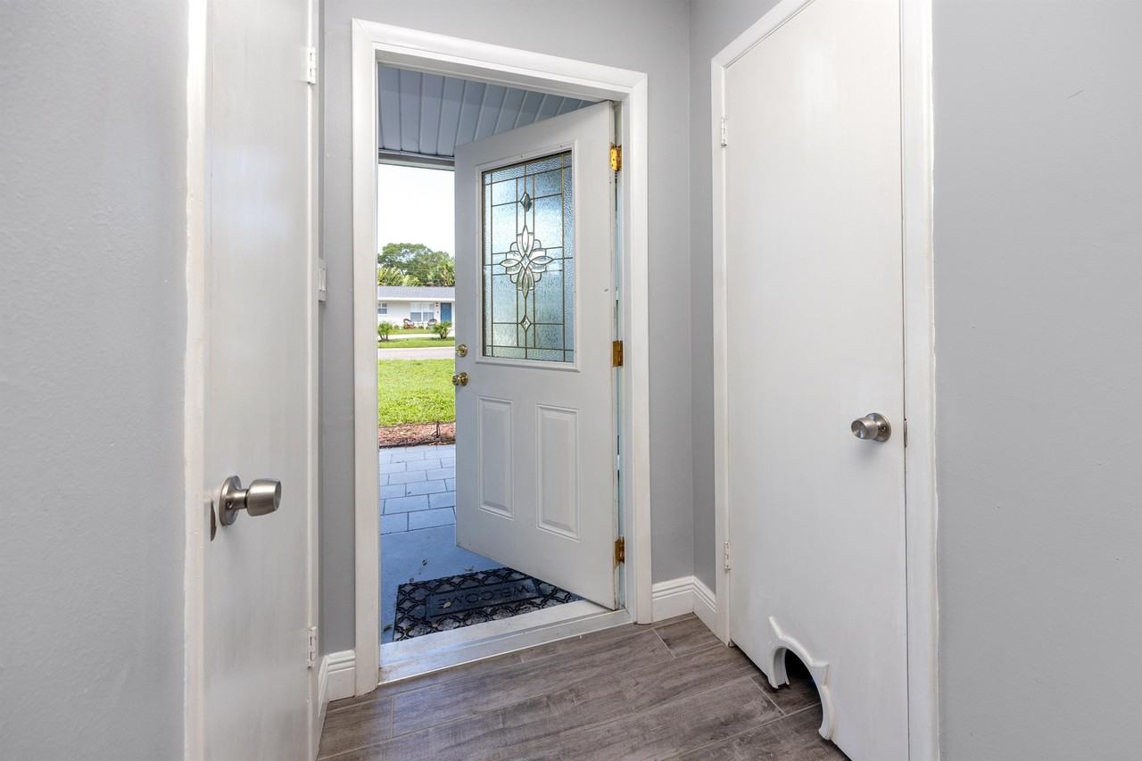 4514 S Shamrock Rd - Photo 3 of 43