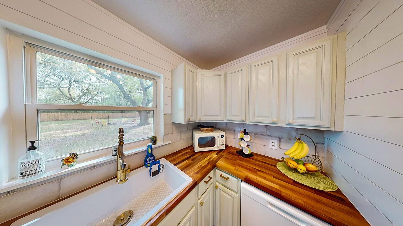 8375 Lawton St - Photo 5 of 24