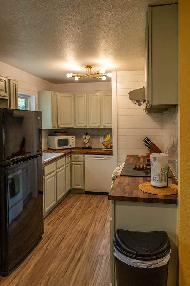 8375 Lawton St - Photo 3 of 24