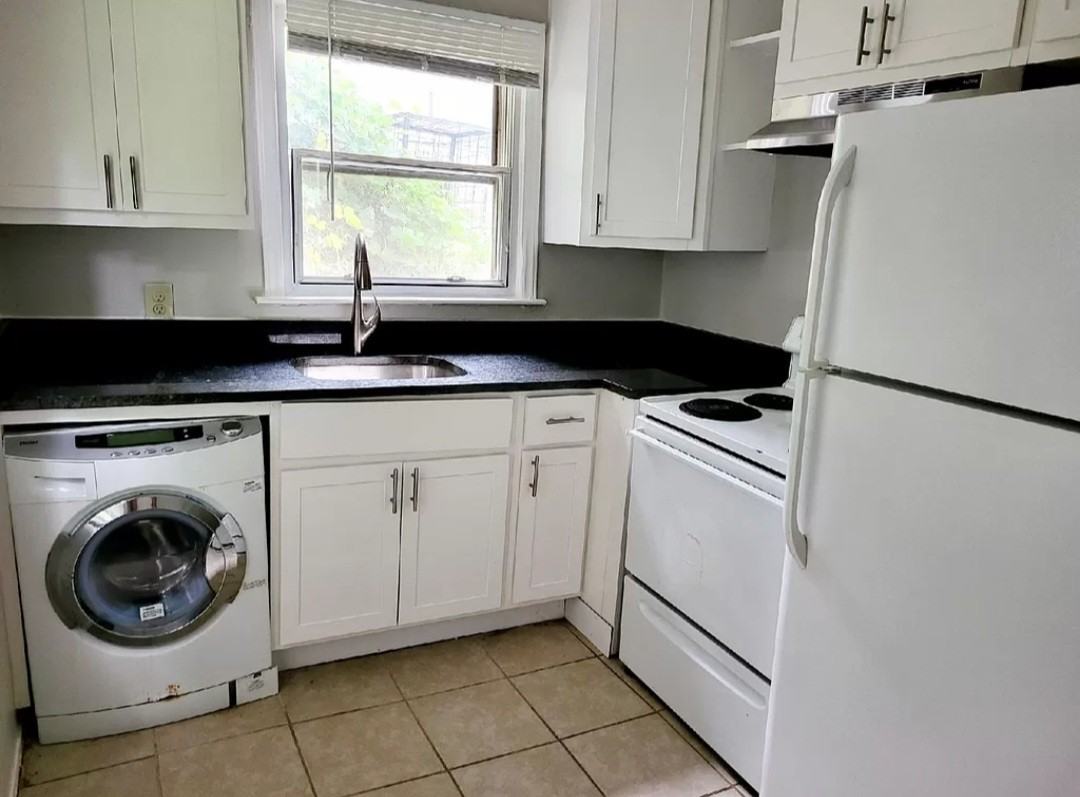 1204 South St #B - Photo 4 of 5