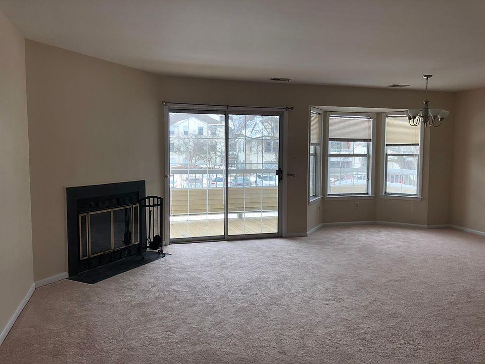 106 Heritage Blvd #1 - Photo 4 of 10