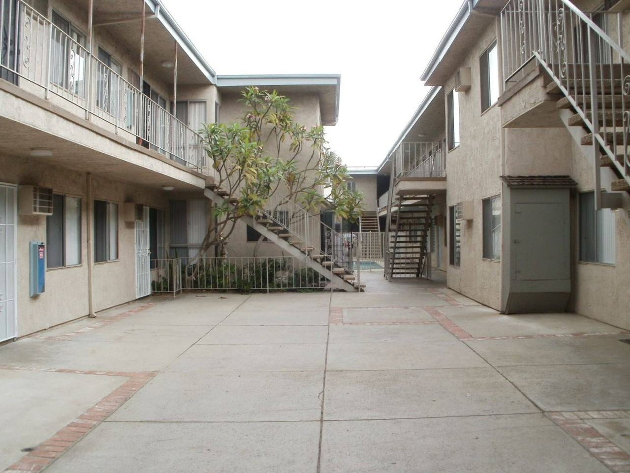 15537 Nordhoff St #31 - Photo 2 of 12