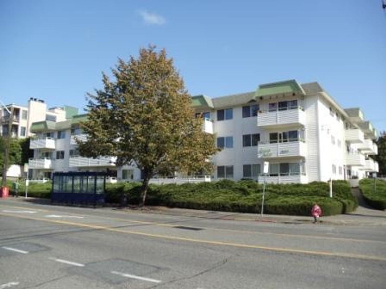 Mid-Century Modern West Seattle Apartment - Photo 2 of 5