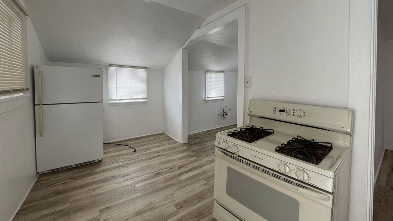 28 West Maple Street - Photo 4 of 7