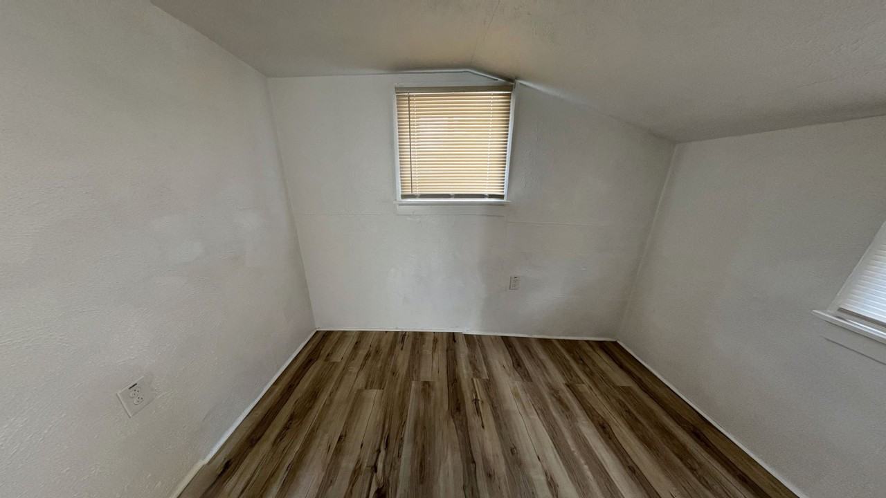 28 West Maple Street - Photo 6 of 7