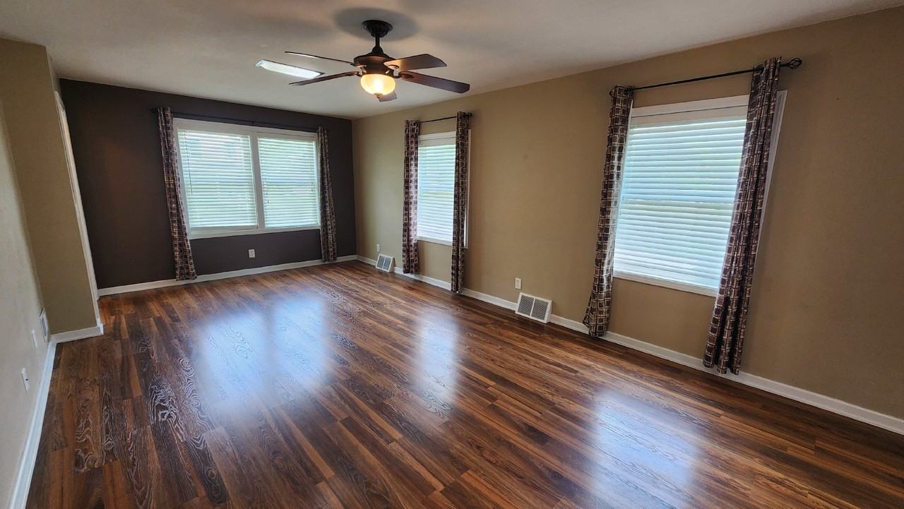 712 Balcom St - Photo 7 of 26