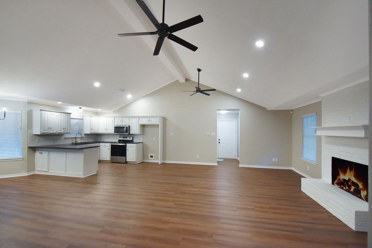 15150 County Road 1101 - Photo 4 of 17