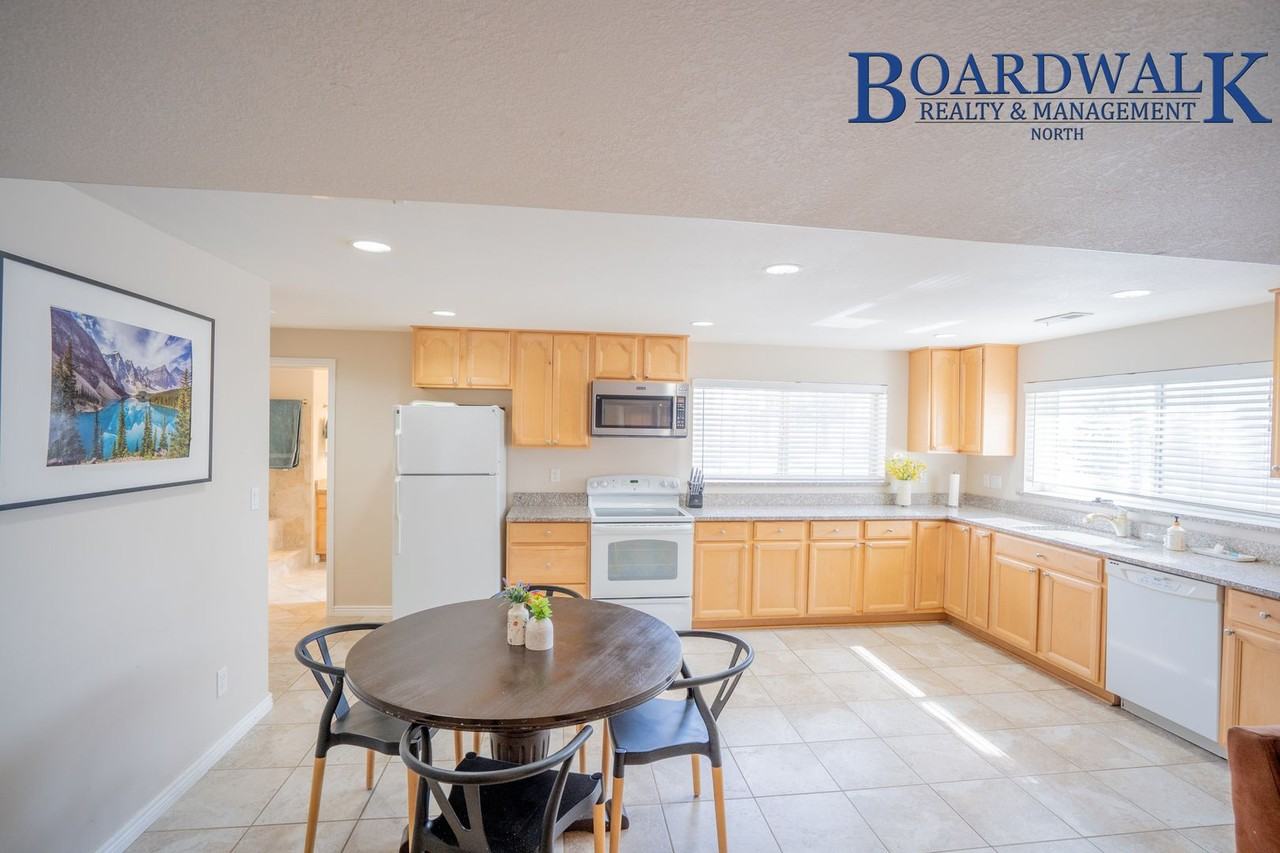 3875 N Mountainoak Dr - Photo 2 of 24