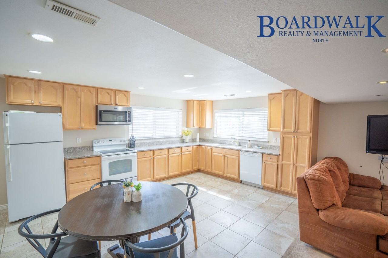 3875 N Mountainoak Dr - Photo 3 of 24