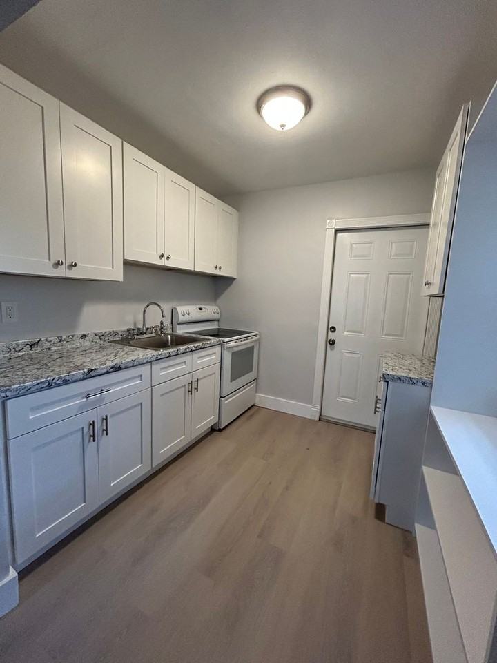 929B S E St - Photo 3 of 15